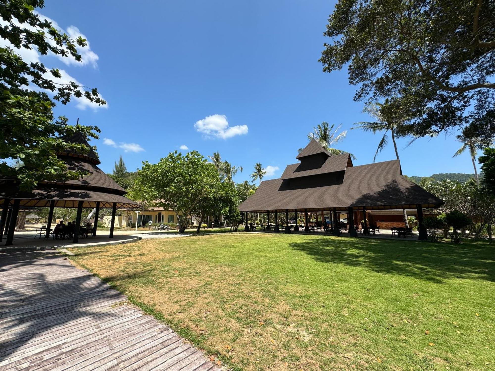 Beach Bungalow At Lanta Resort Koh Lanta Exterior photo