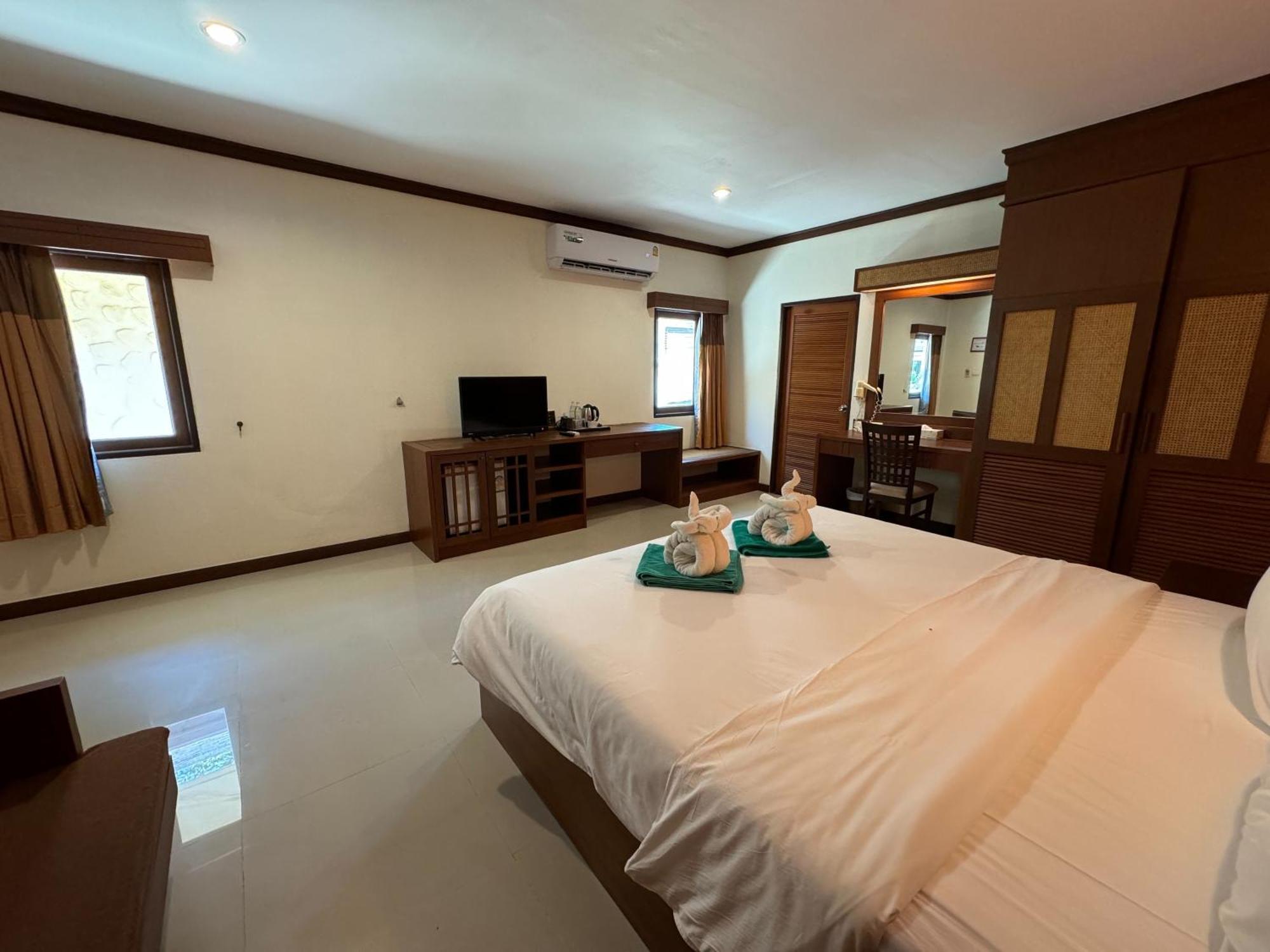 Beach Bungalow At Lanta Resort Koh Lanta Exterior photo