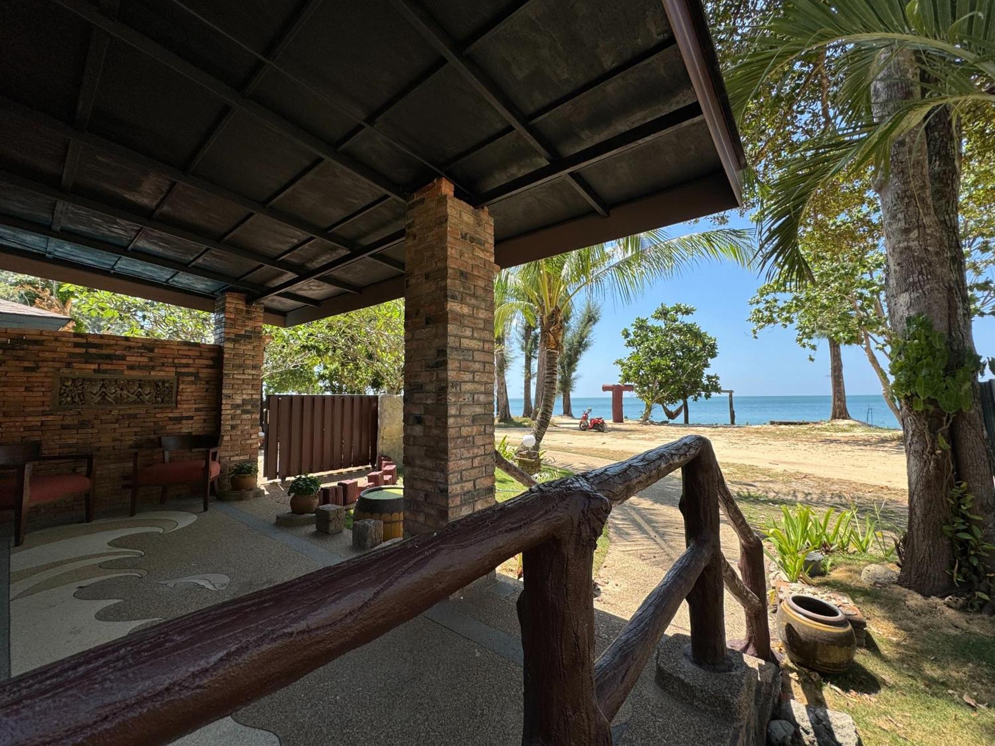 Beach Bungalow At Lanta Resort Koh Lanta Exterior photo