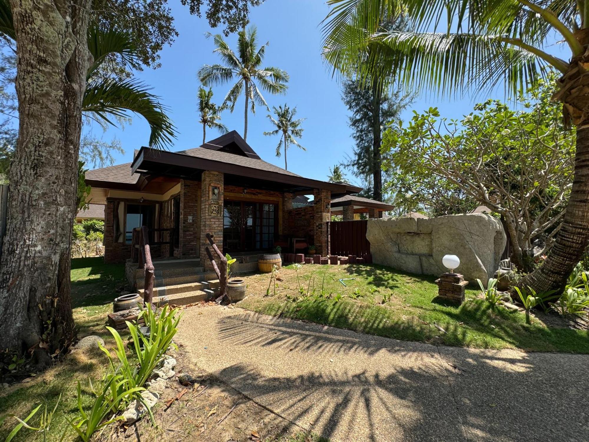 Beach Bungalow At Lanta Resort Koh Lanta Exterior photo
