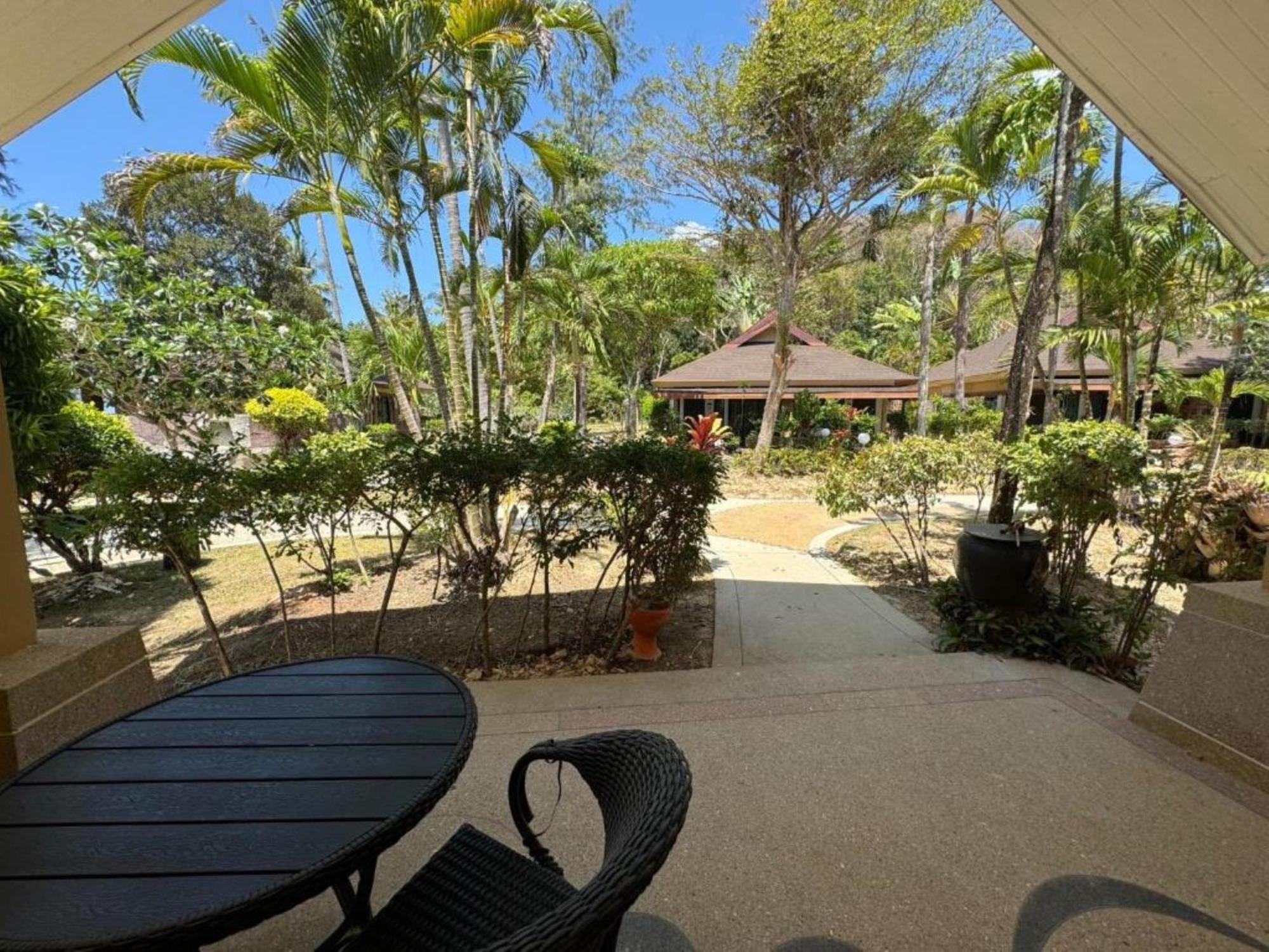 Beach Bungalow At Lanta Resort Koh Lanta Exterior photo